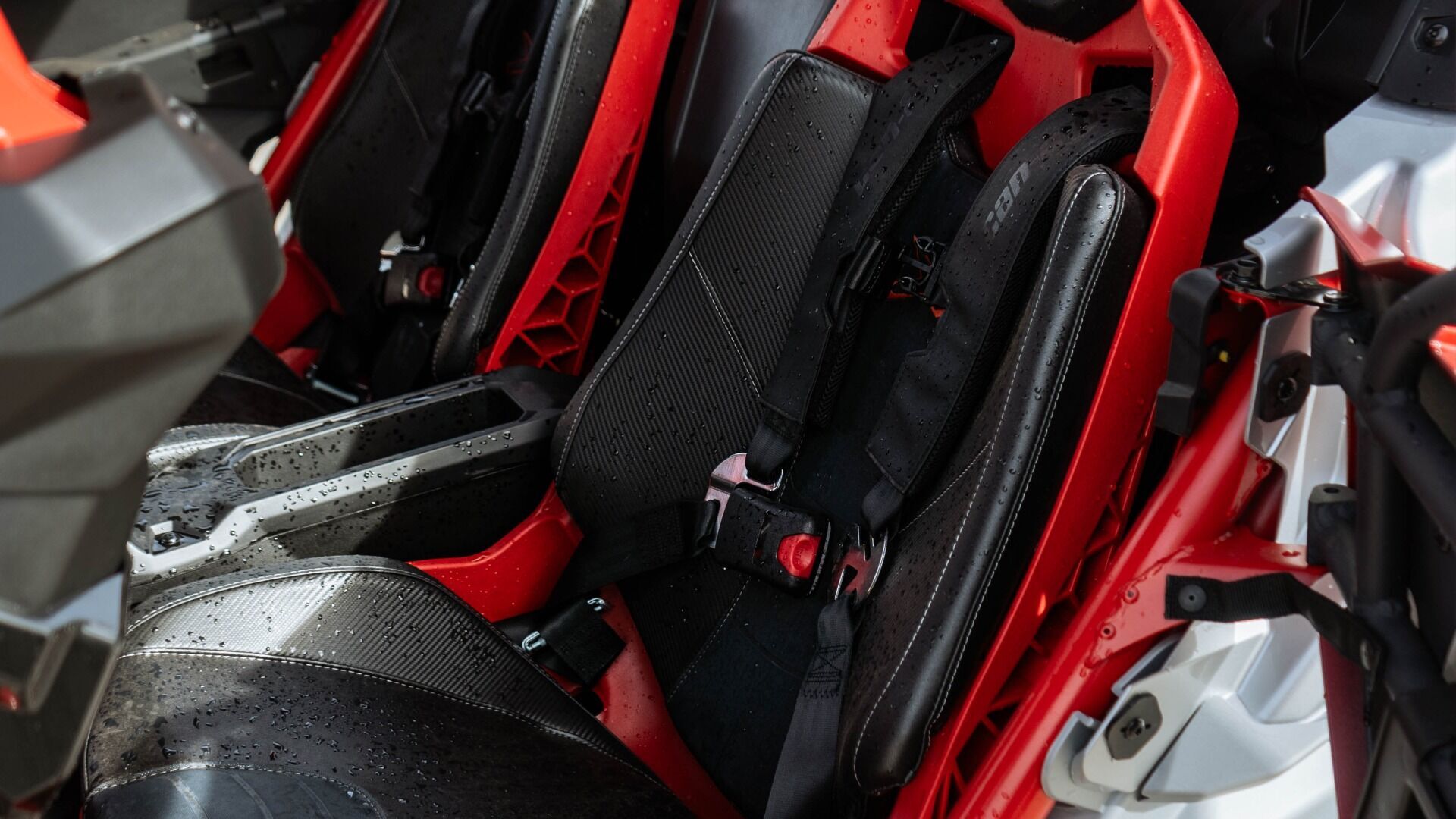 2025 CAN AM X3 MAX XRS TURBO RR SMART SHOCK - Image 11
