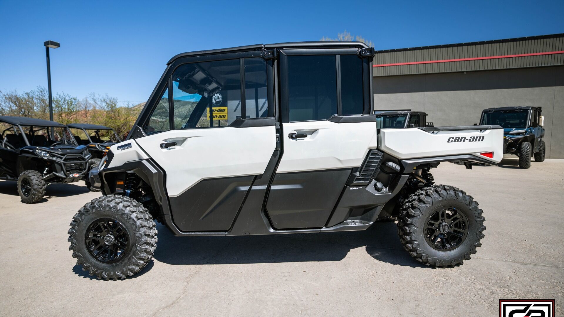 2026 CAN AM SSV DEF MAX LTD 65 HD11 WH - Image 4