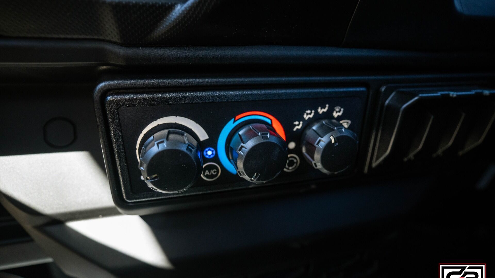 2026 CAN AM SSV DEF MAX LTD 65 HD11 WH - Image 13