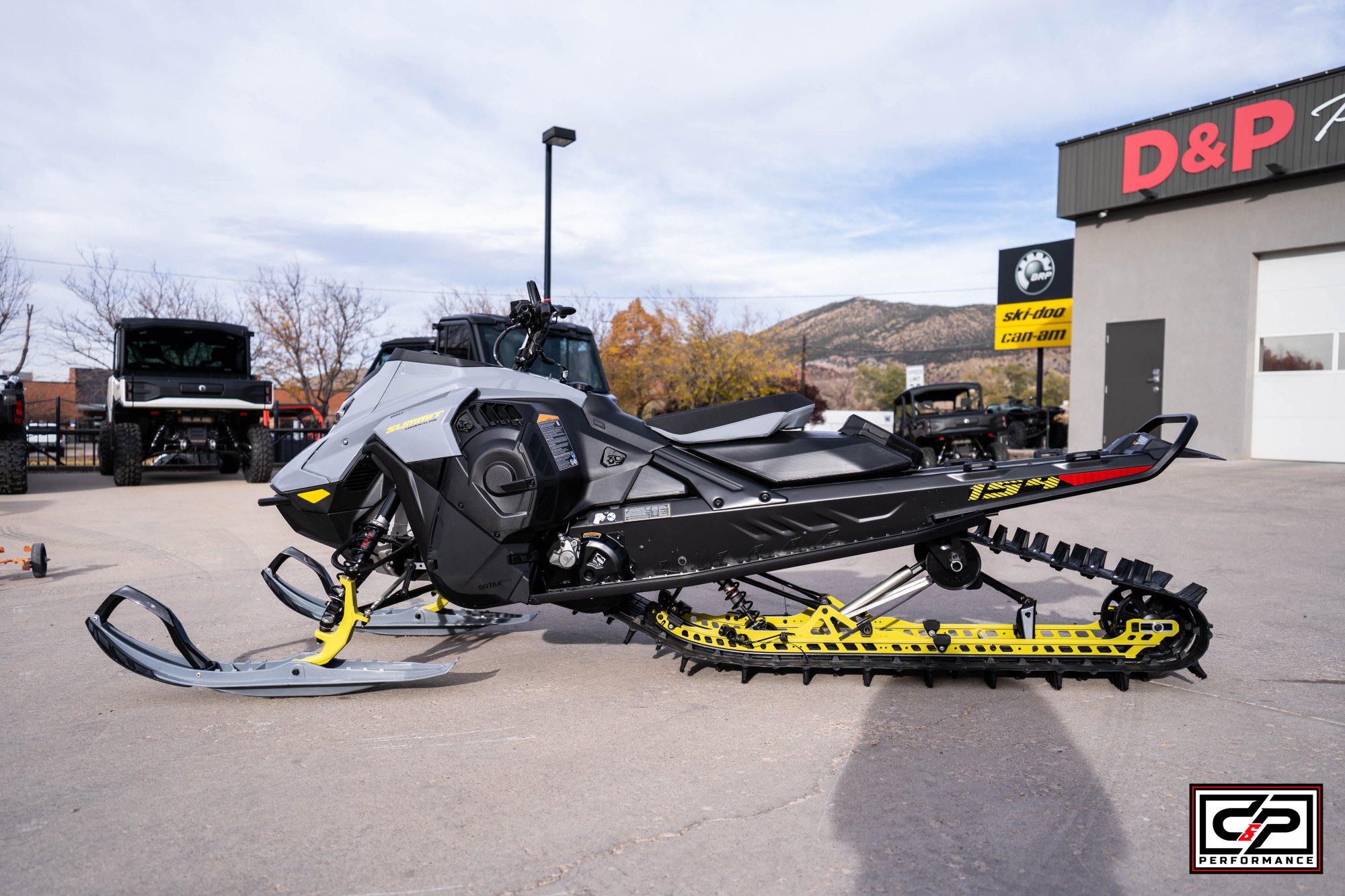 2026 SKI DOO SUMMIT EDGE 154 850 E-TECH 2.5" SHOT - Image 2
