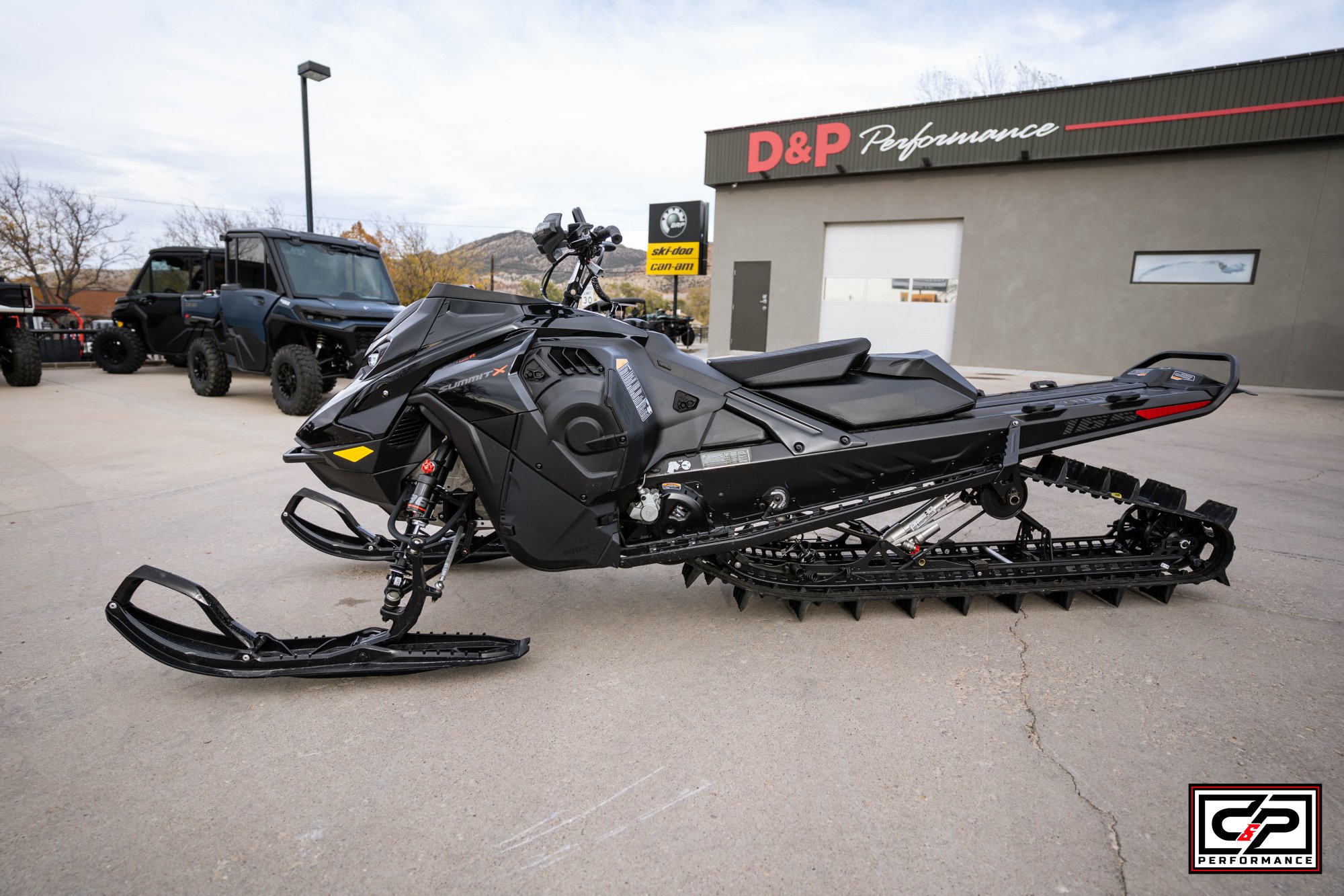 2025 SKI DOO SUMMIT EXPERT 165 850 E-TECH TURBO R  3.0" SHOT 10.25 - Image 2