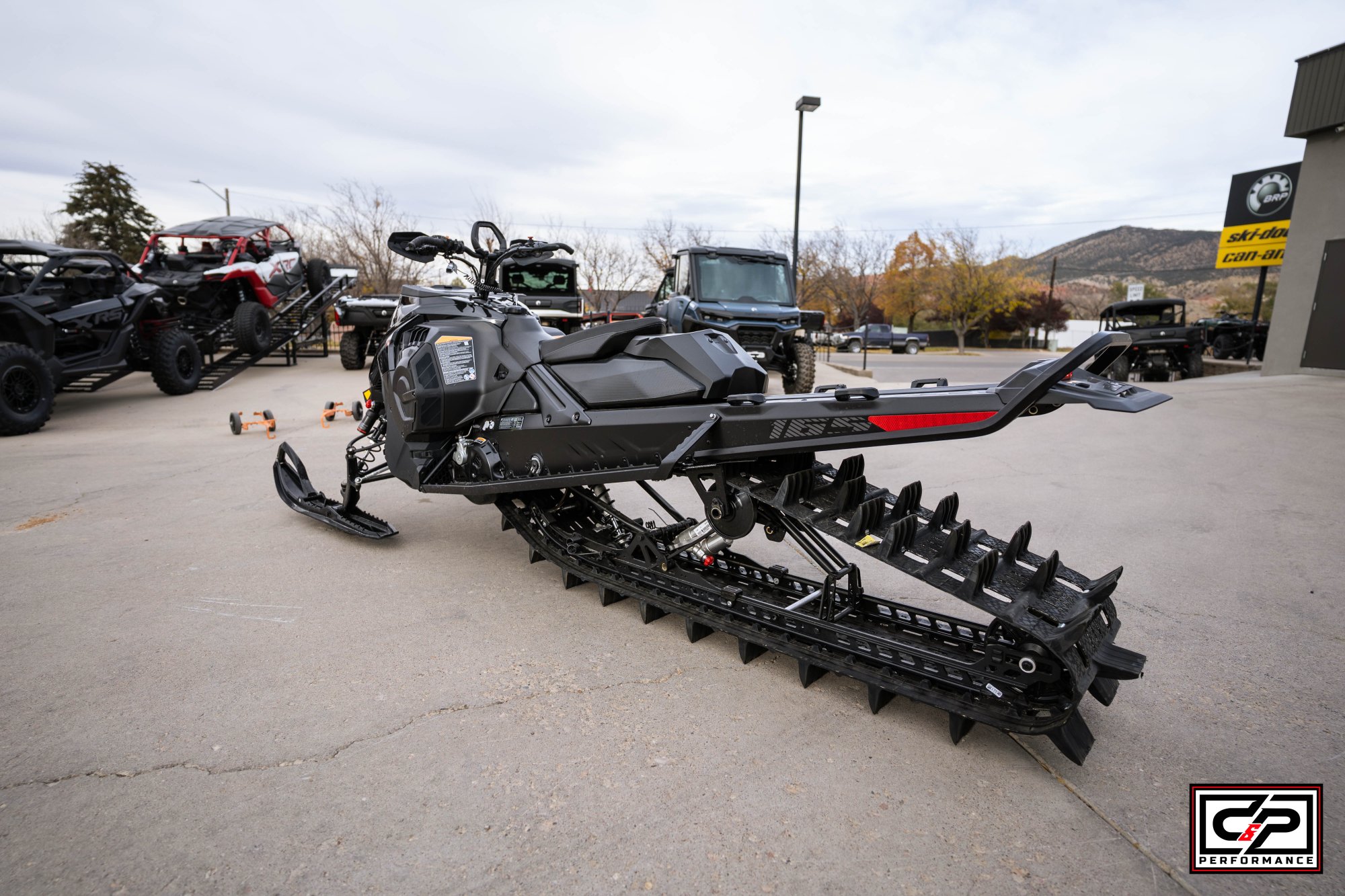 2025 SKI DOO SUMMIT EXPERT 165 850 E-TECH TURBO R  3.0" SHOT 10.25 - Image 3