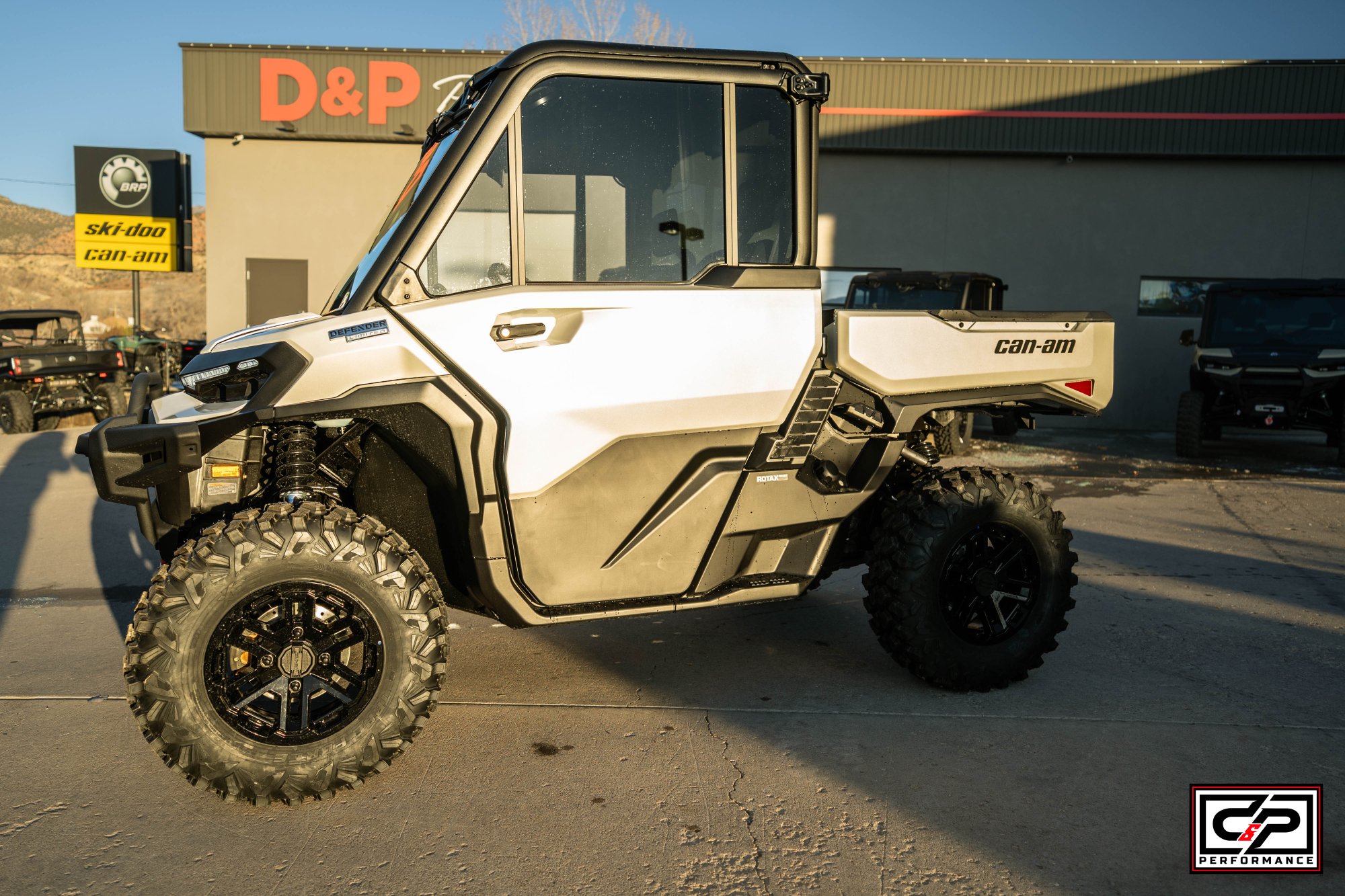2026 CAN AM SSV DEF LTD 65 HD11 WH HB 26 - Image 2