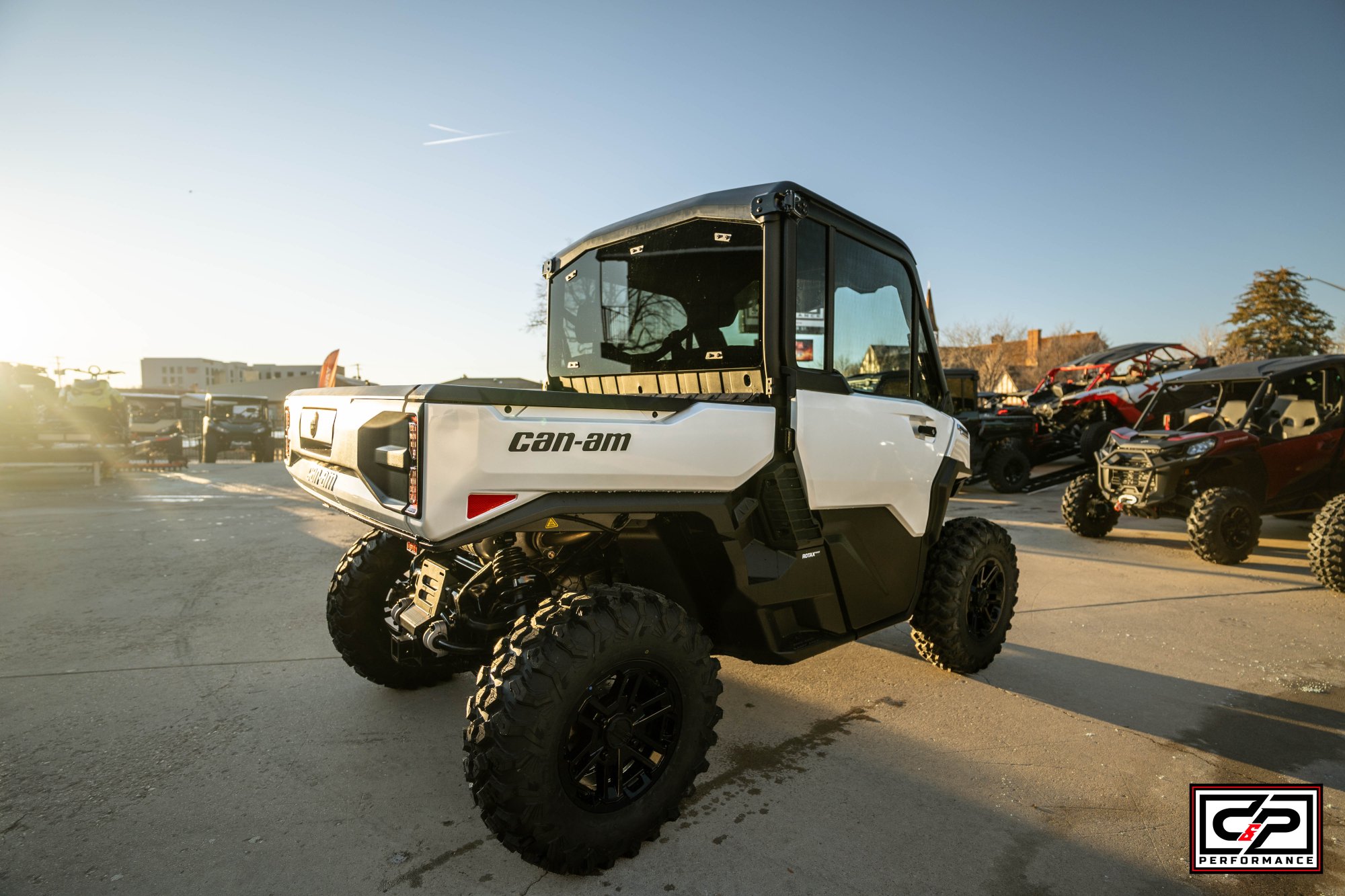 2026 CAN AM SSV DEF LTD 65 HD11 WH HB 26 - Image 5