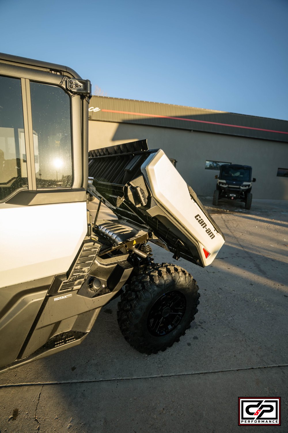 2026 CAN AM SSV DEF LTD 65 HD11 WH HB 26 - Image 14