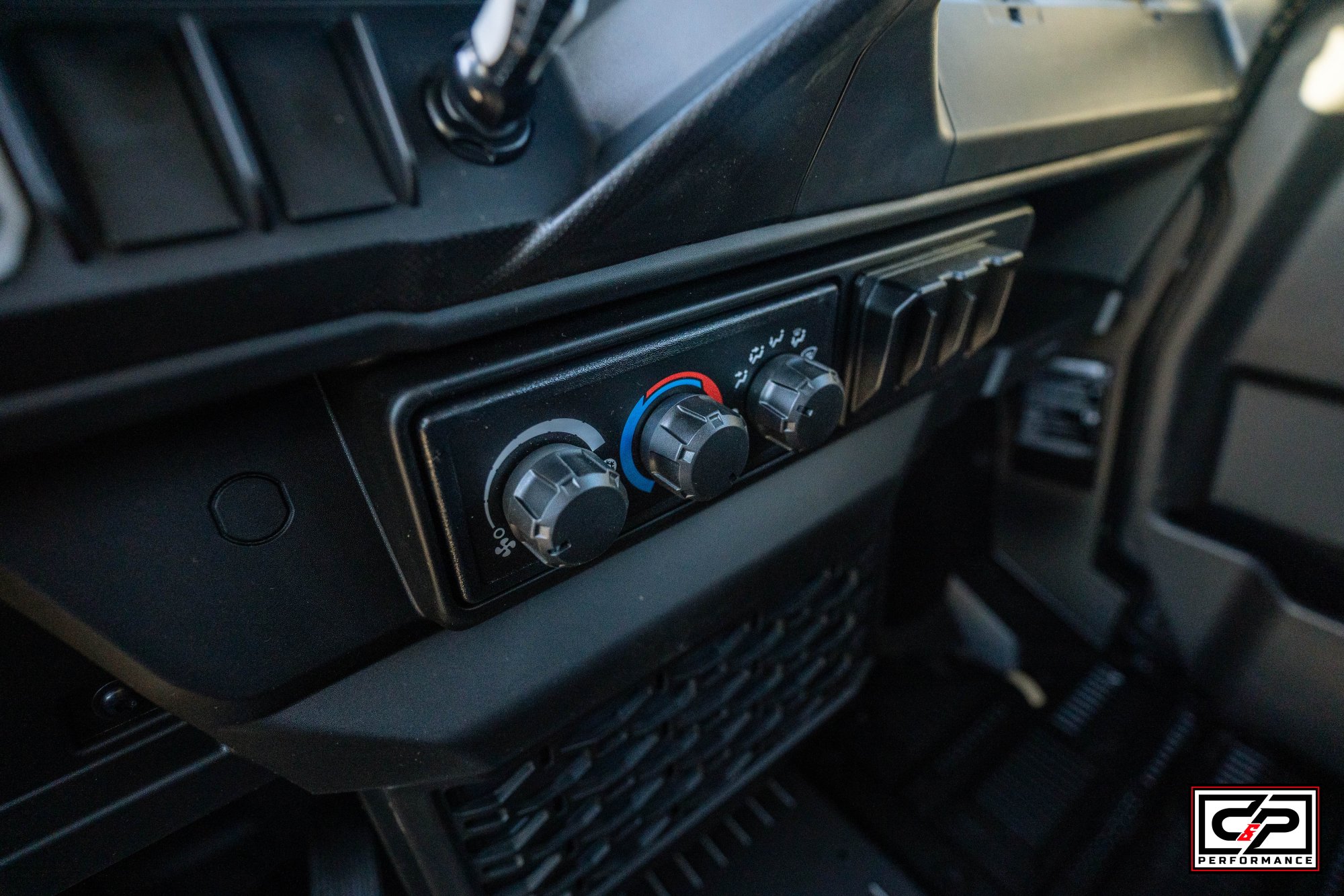 2026 CAN AM SSV DEF MAX XTCAB 65 HD11 BK 26 XT_CAB - Image 13