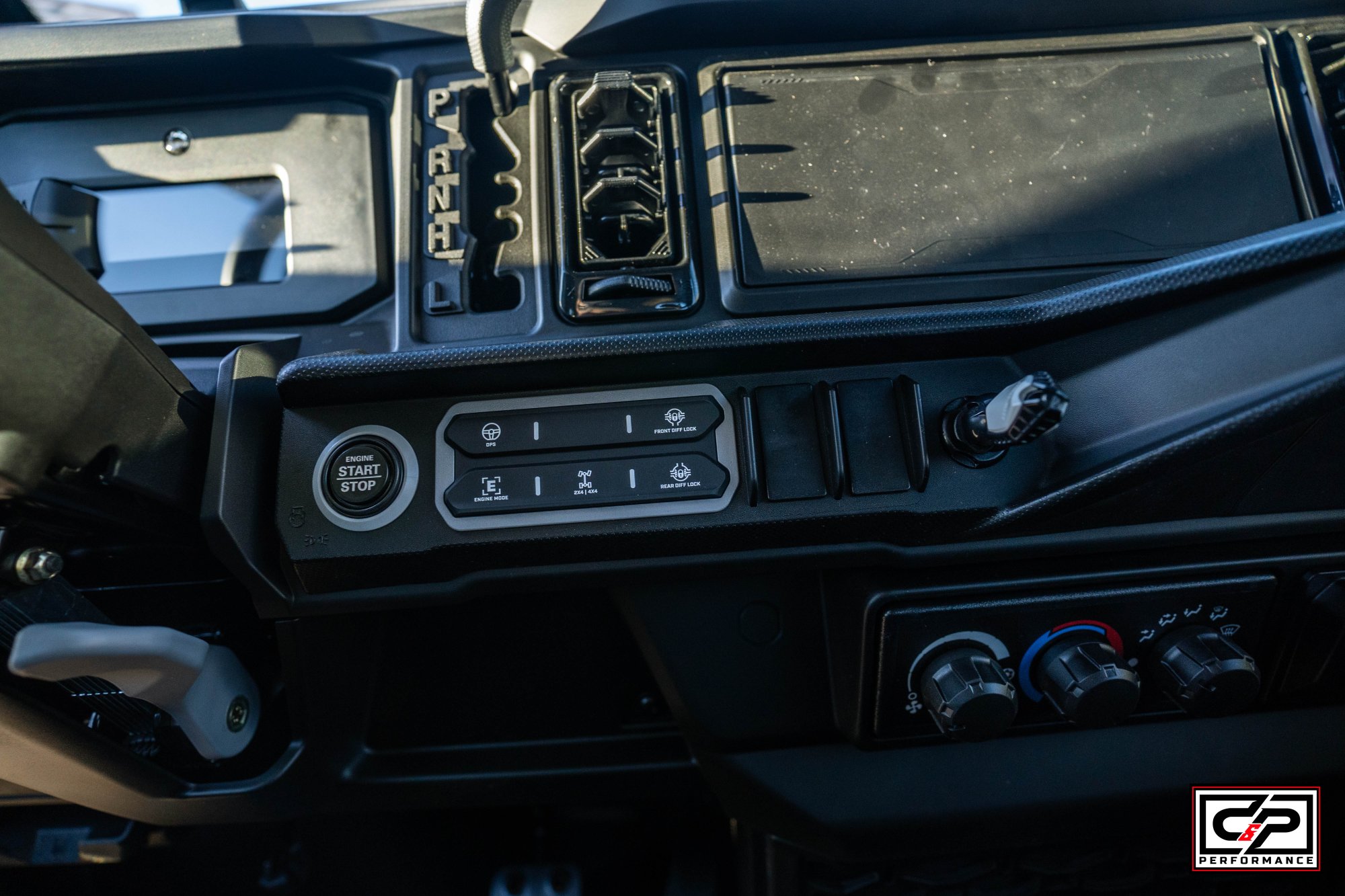 2026 CAN AM SSV DEF MAX XTCAB 65 HD11 BK 26 XT_CAB - Image 14