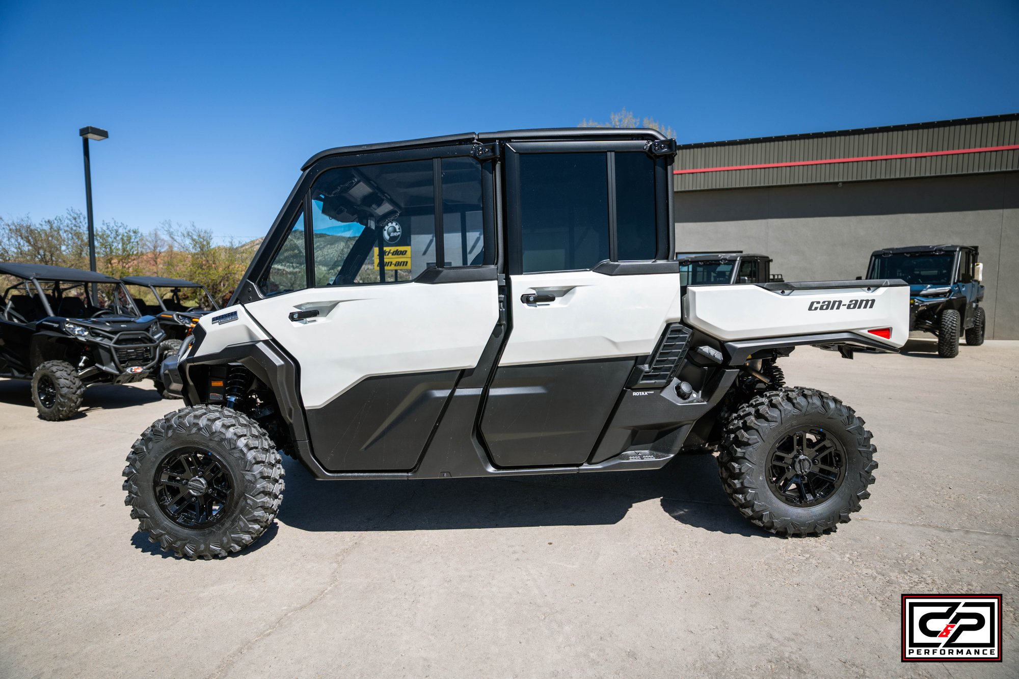 2026 CAN AM SSV DEF MAX LTD 65 HD11 WH HB 26 - Image 2