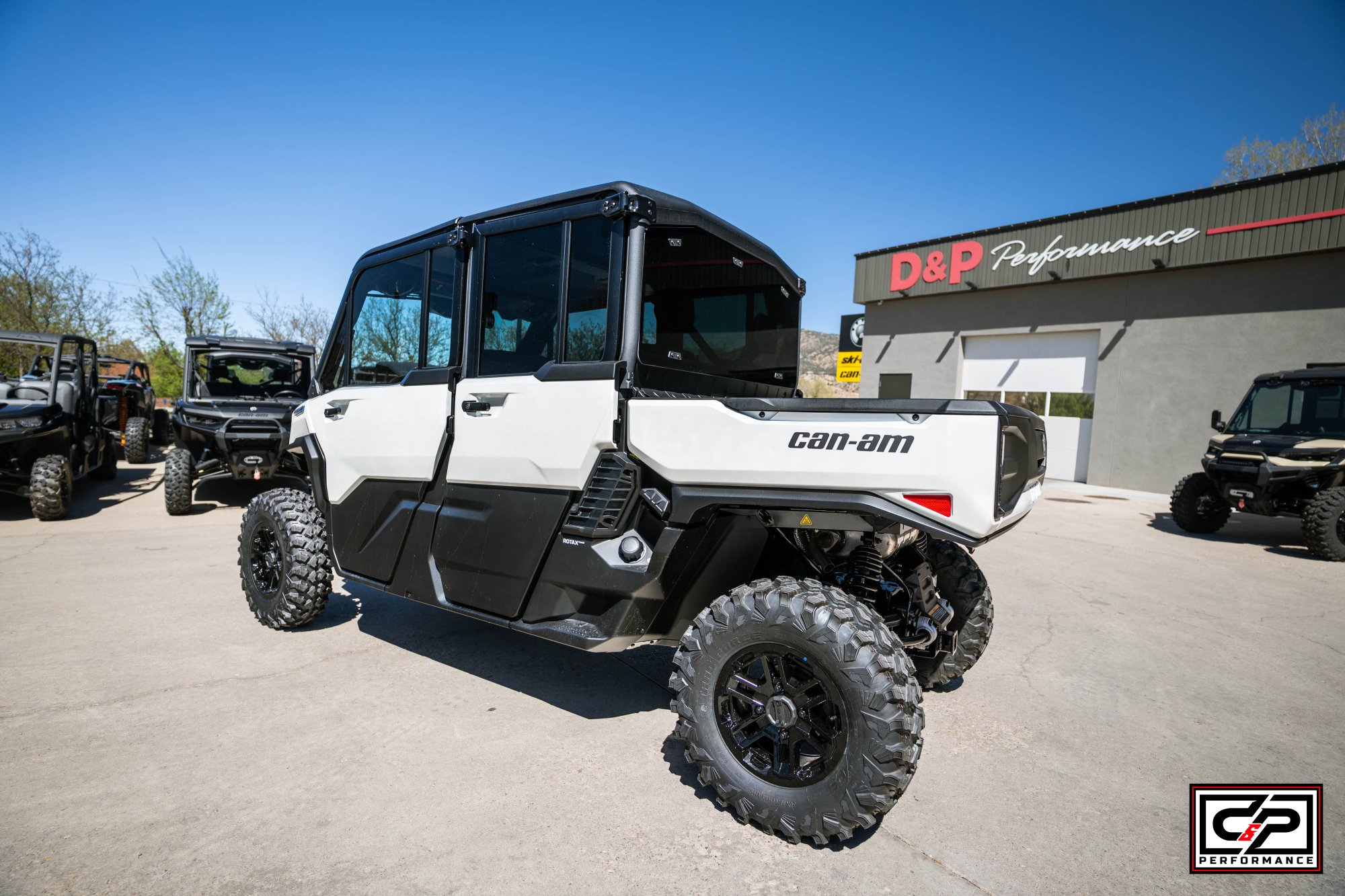 2026 CAN AM SSV DEF MAX LTD 65 HD11 WH HB 26 - Image 3