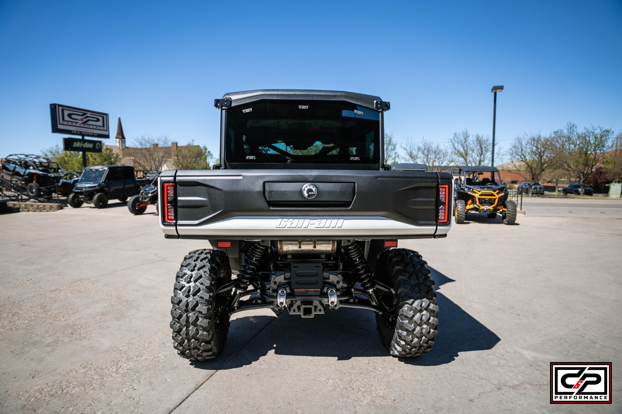 2026 CAN AM SSV DEF MAX LTD 65 HD11 WH HB 26 - Image 4