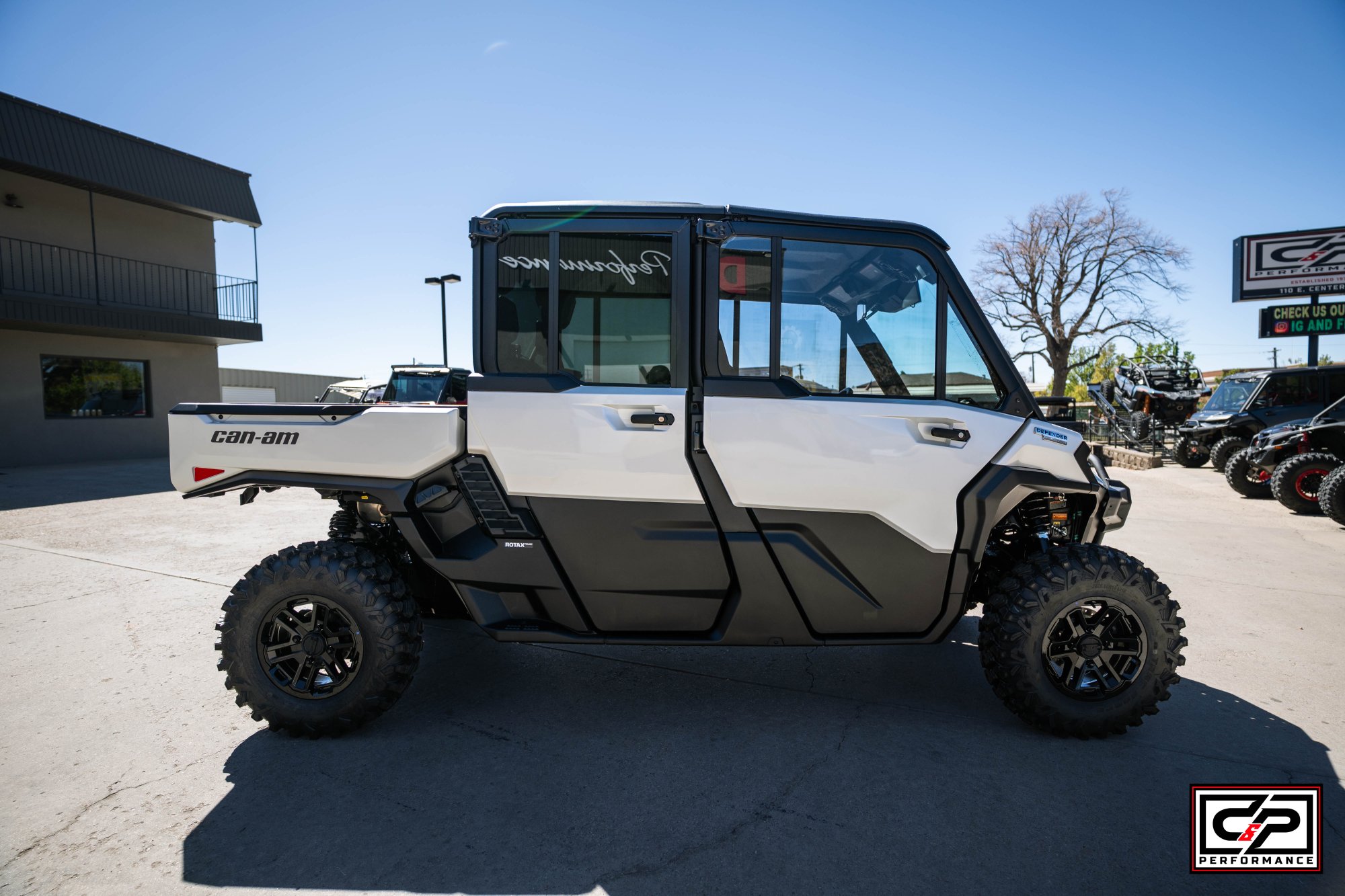 2026 CAN AM SSV DEF MAX LTD 65 HD11 WH HB 26 - Image 6