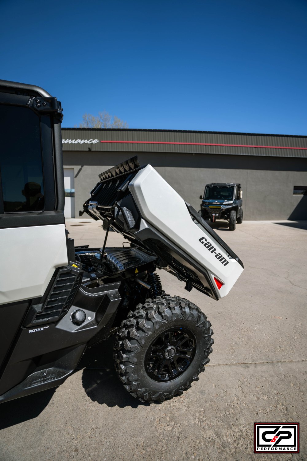 2026 CAN AM SSV DEF MAX LTD 65 HD11 WH HB 26 - Image 16
