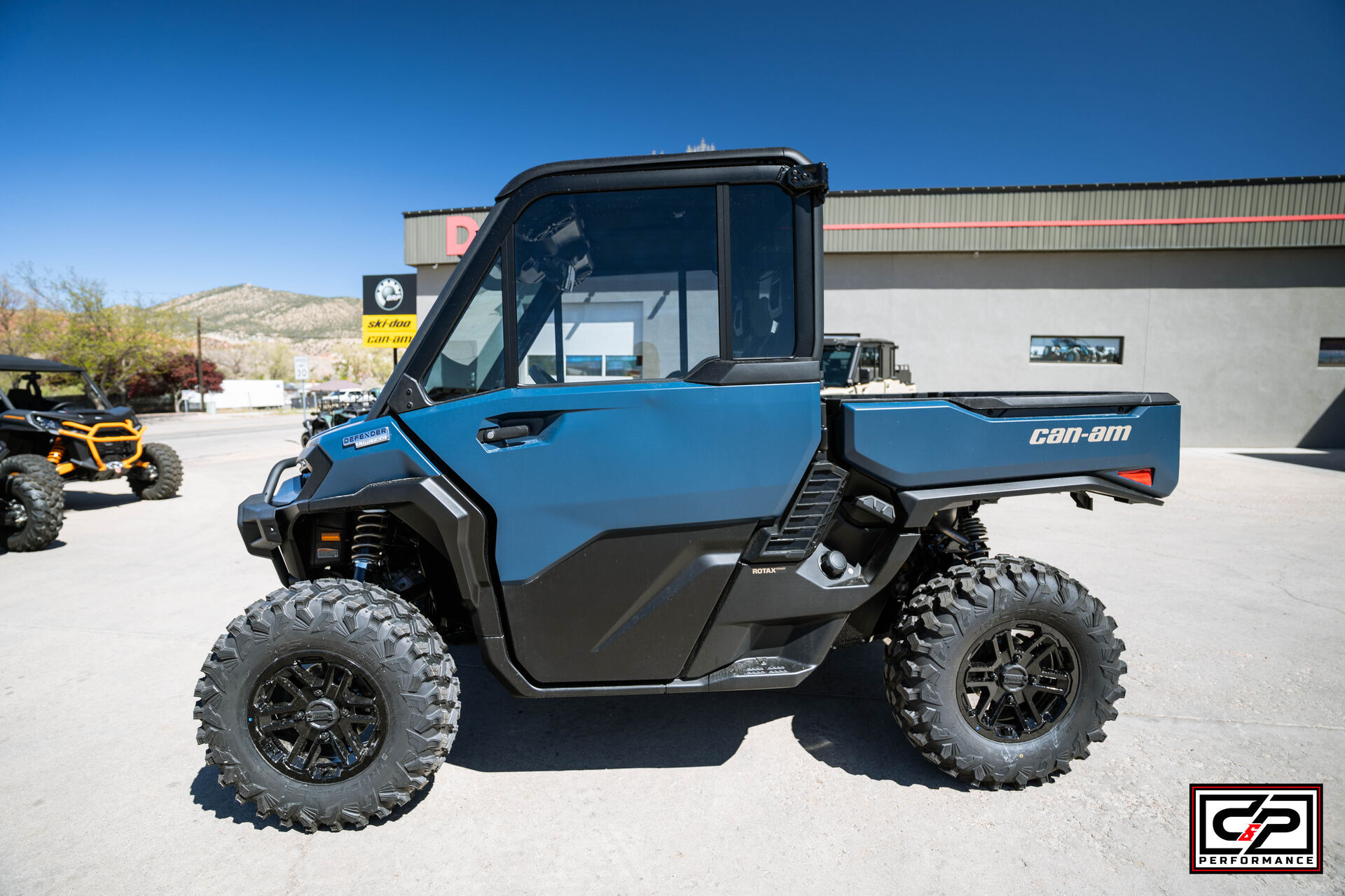 2026 CAN AM SSV DEF LTD 65 HD11 BE - Image 2