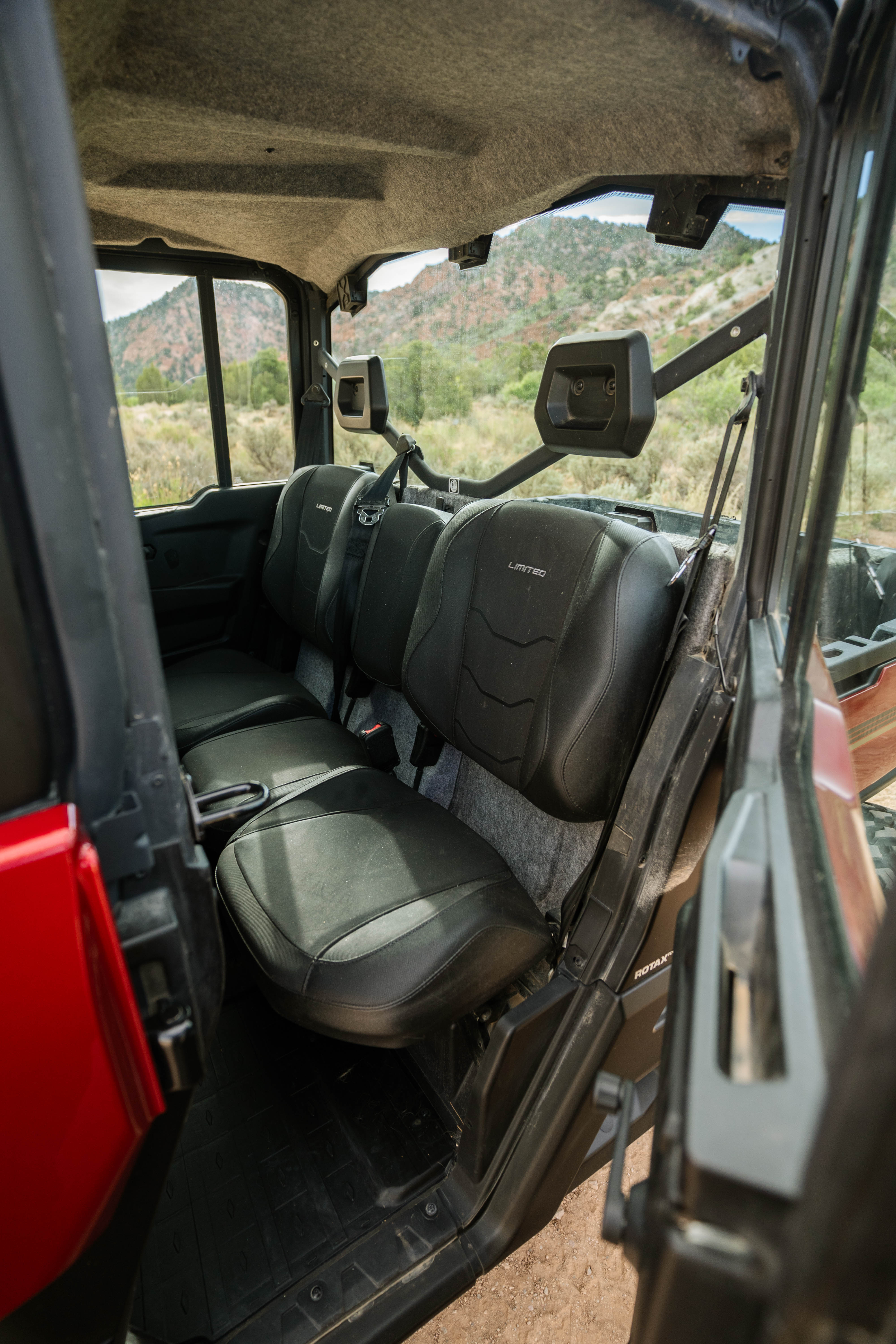 2024 Can-Am Defender MAX Limited HD10 - Image 12