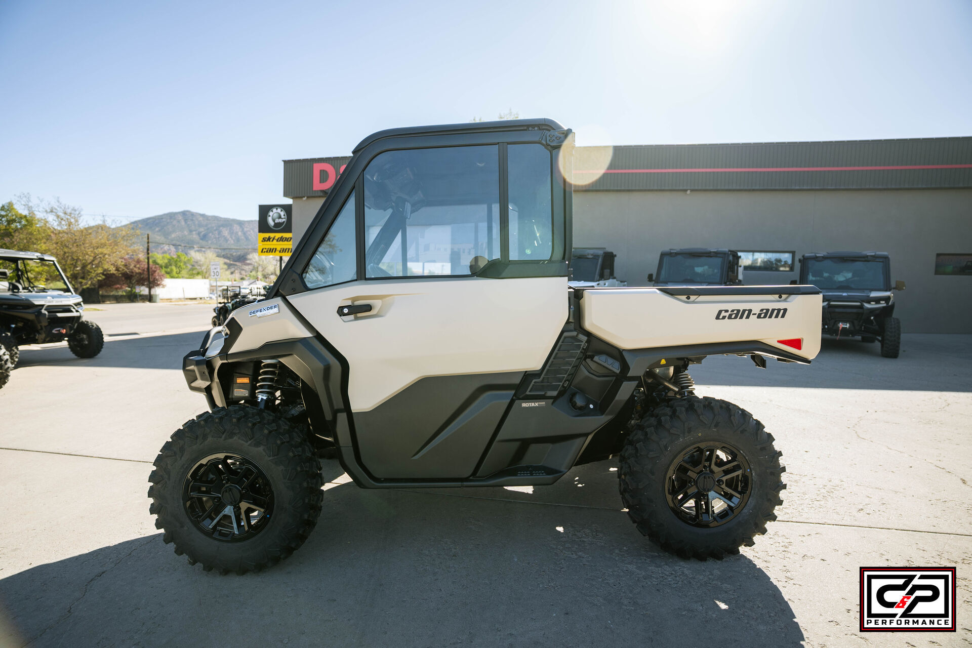2026 CAN AM SSV DEF LTD 65 HD11 TN - Image 2