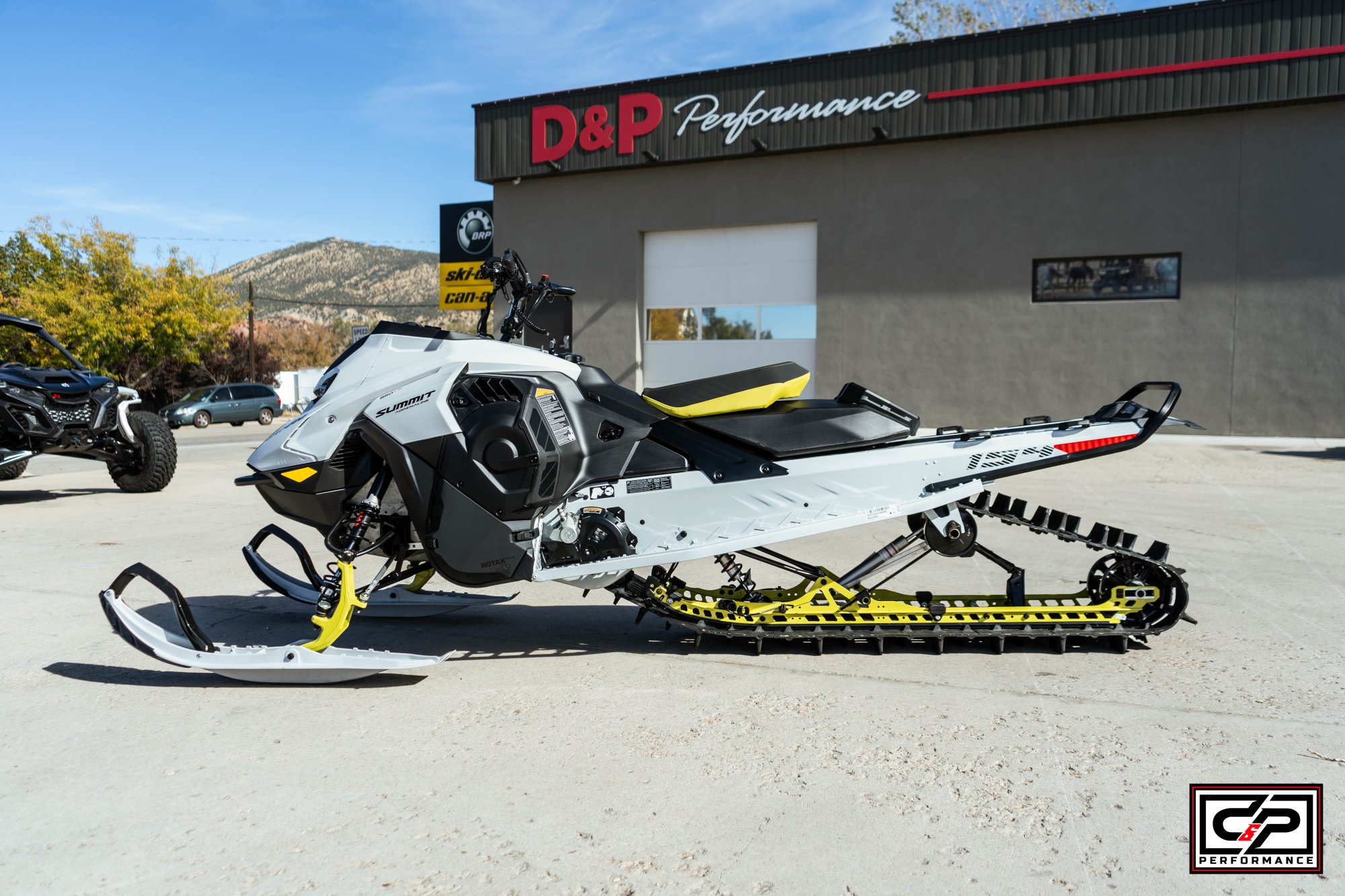 2025 SKI DOO SUMMIT EDGE 154 850 E-TECH 2.5" SHOT - Image 2