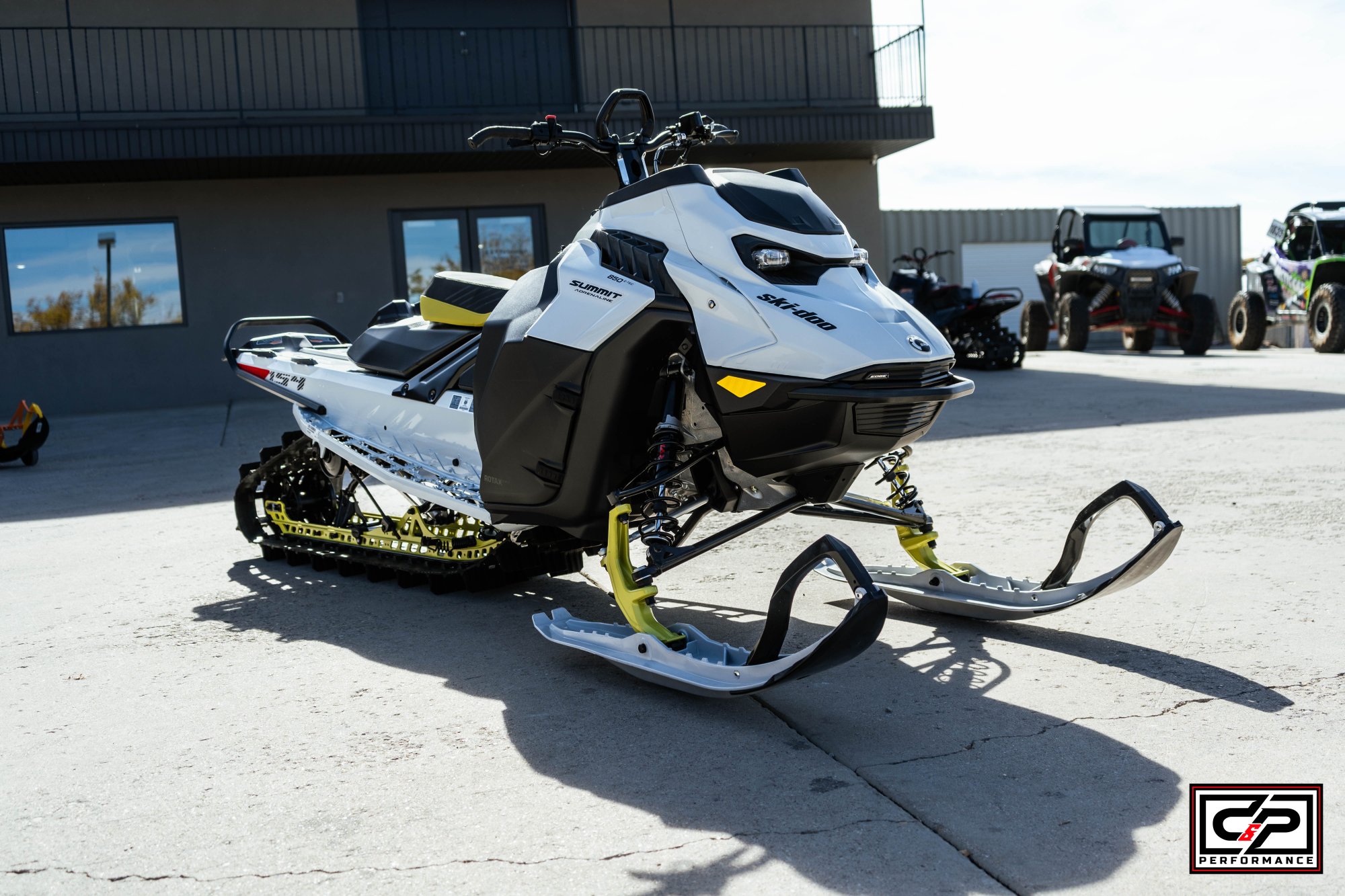 2025 SKI DOO SUMMIT EDGE 154 850 E-TECH 2.5" SHOT - Image 7