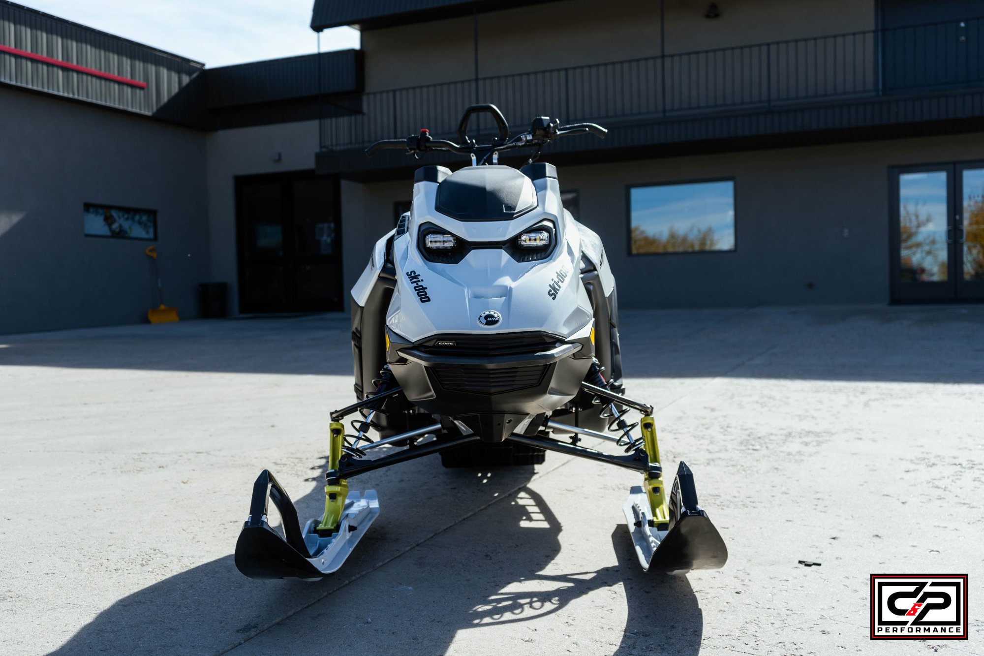 2025 SKI DOO SUMMIT EDGE 154 850 E-TECH 2.5" SHOT - Image 8