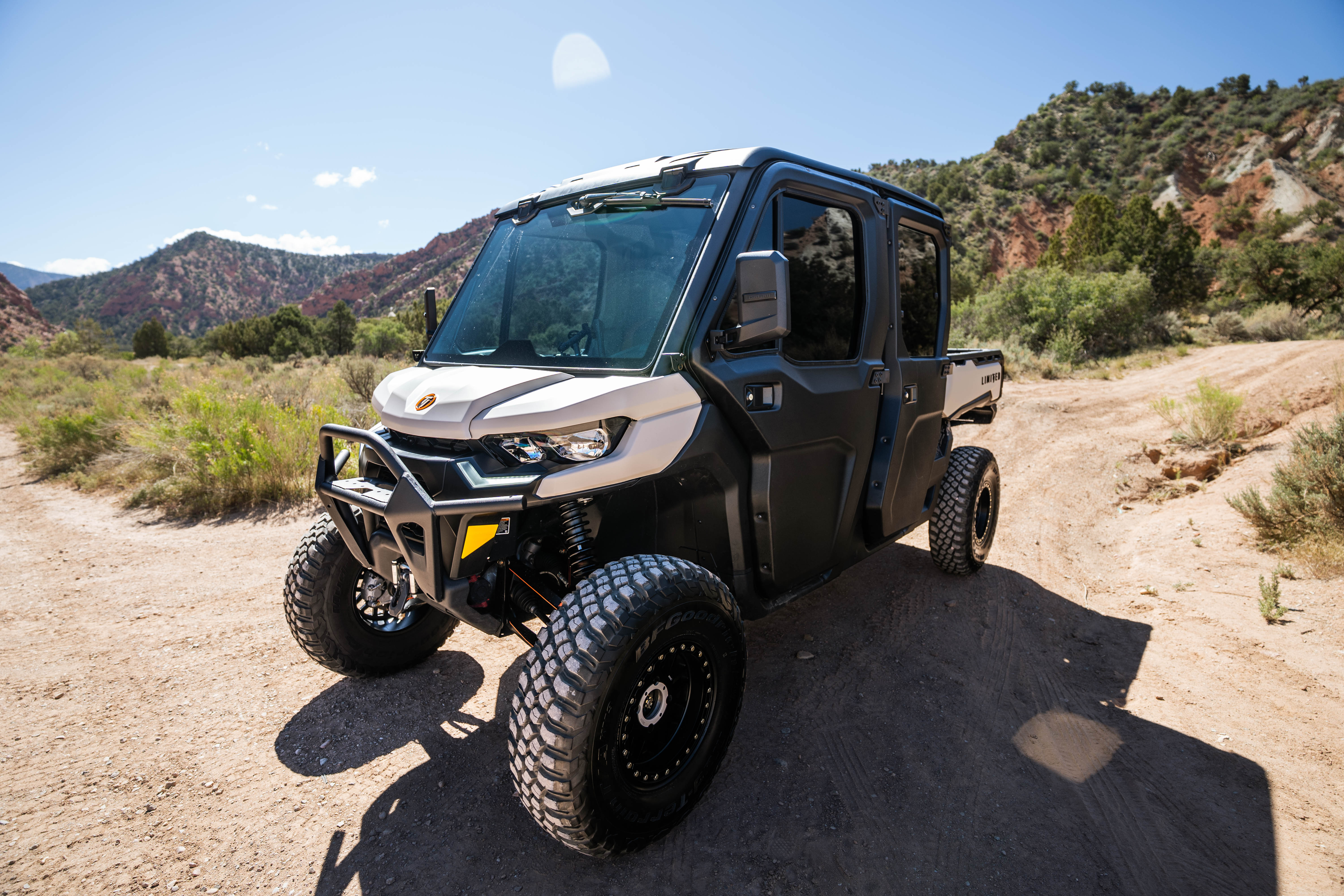2022 Can-Am Defender MAX Limited MAX - Image 1