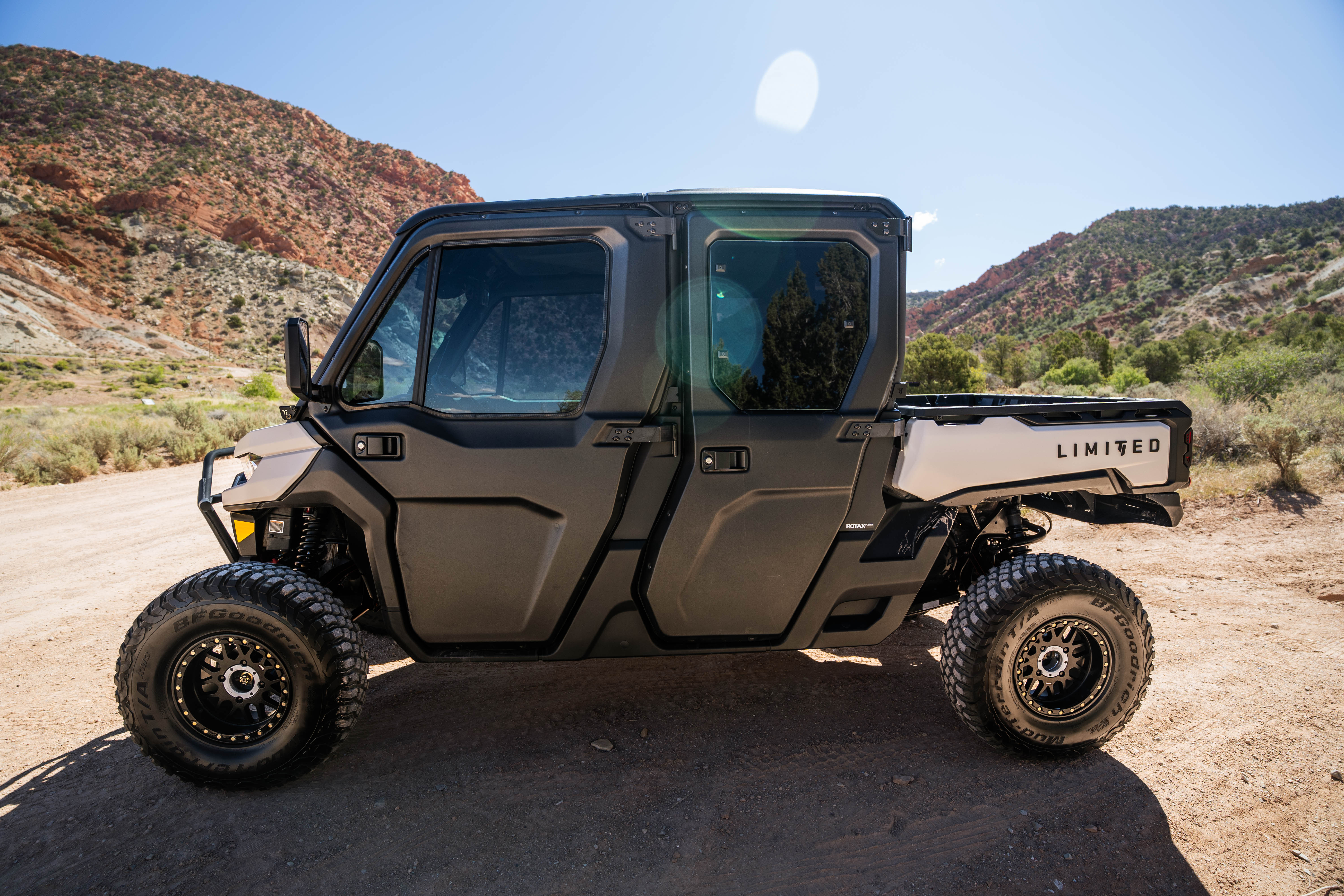 2022 Can-Am Defender MAX Limited MAX - Image 2