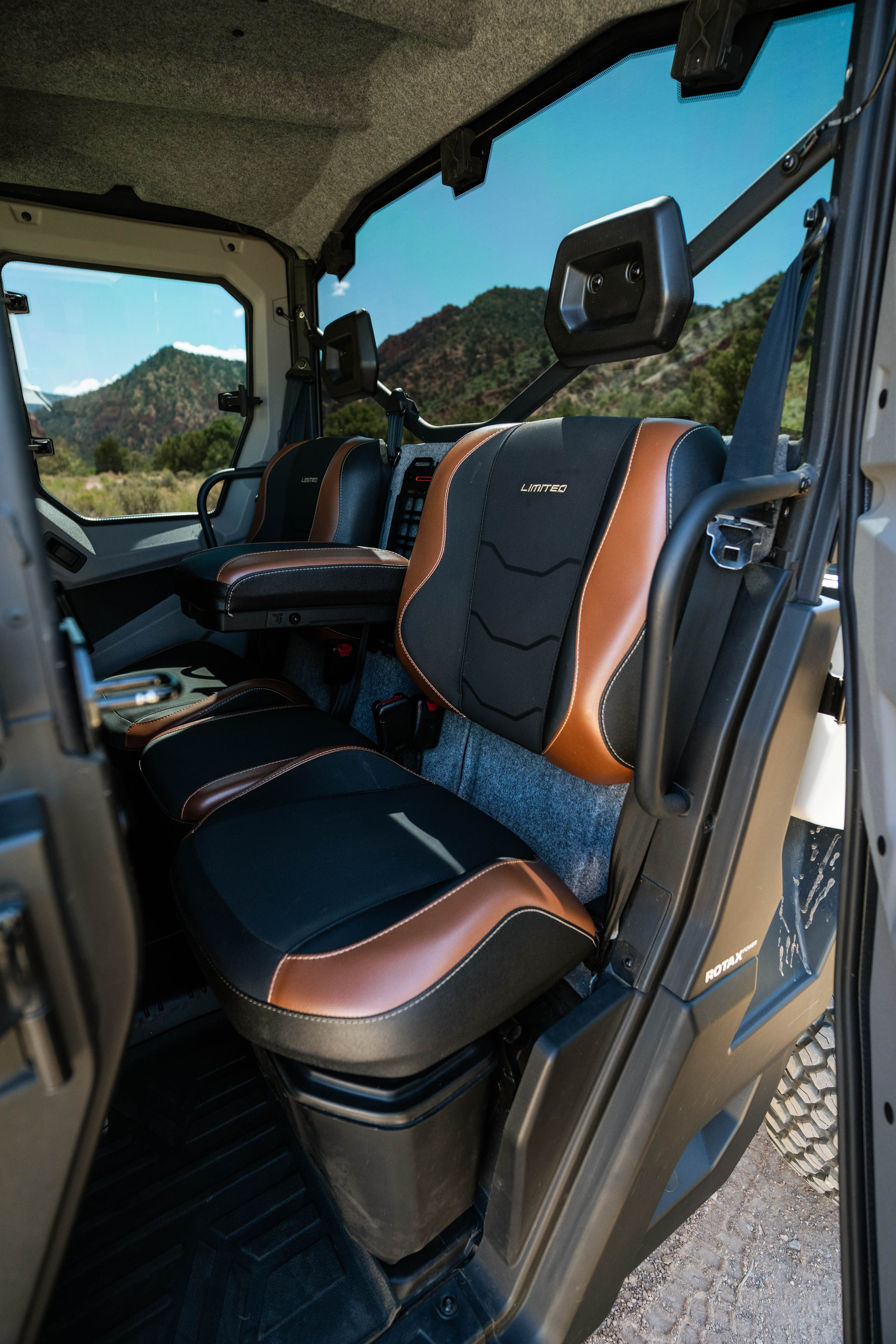 2022 Can-Am Defender MAX Limited MAX - Image 12