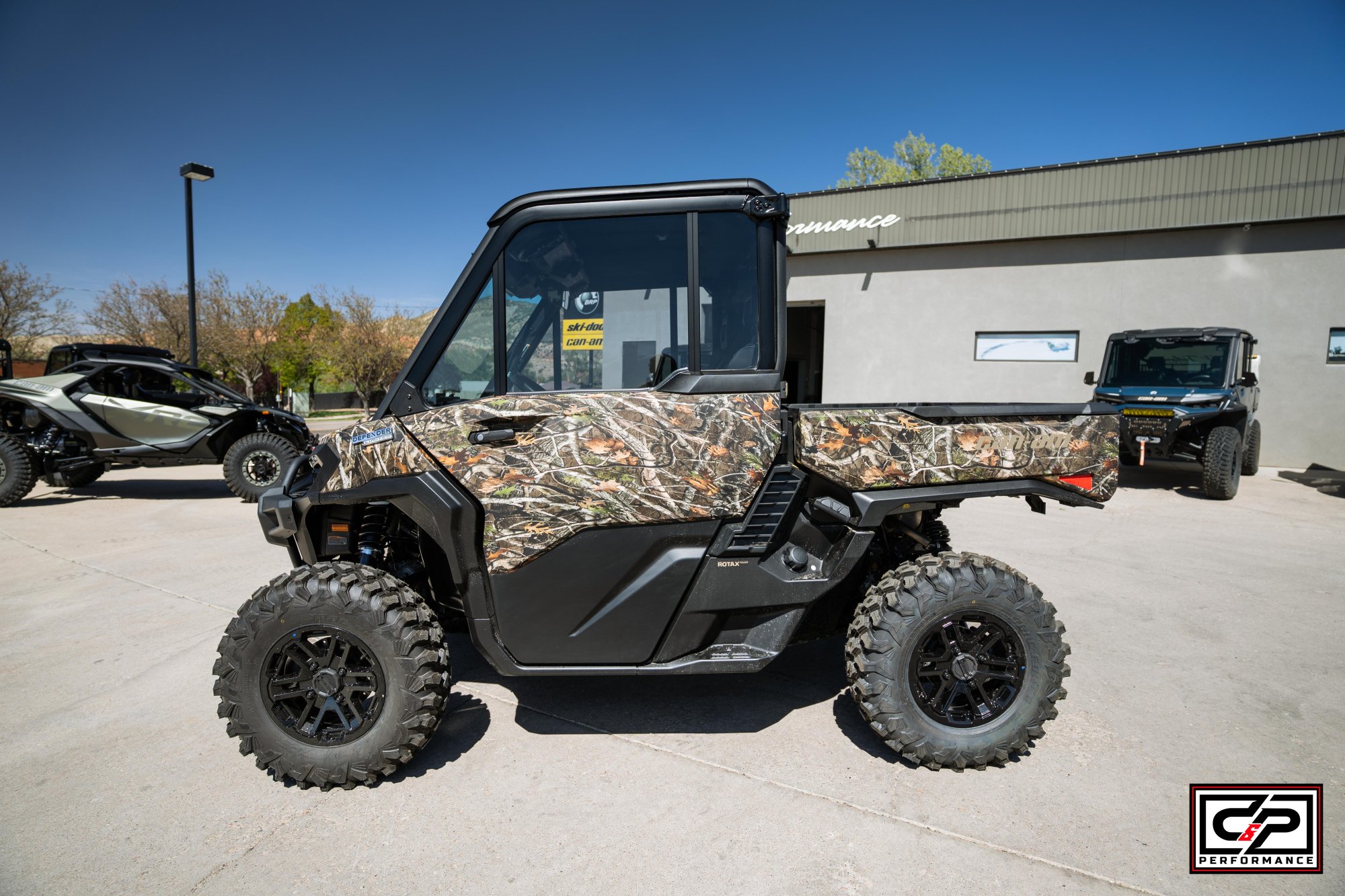2026 CAN AM SSV DEF LTD 65 HD11 CAMO - Image 2