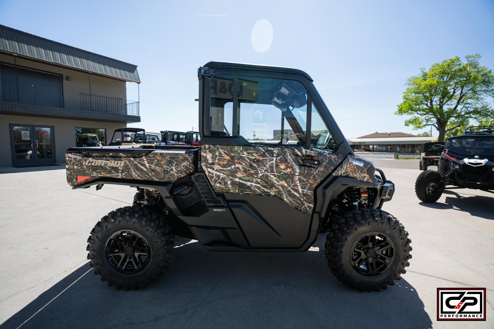 2026 CAN AM SSV DEF LTD 65 HD11 CAMO - Image 6