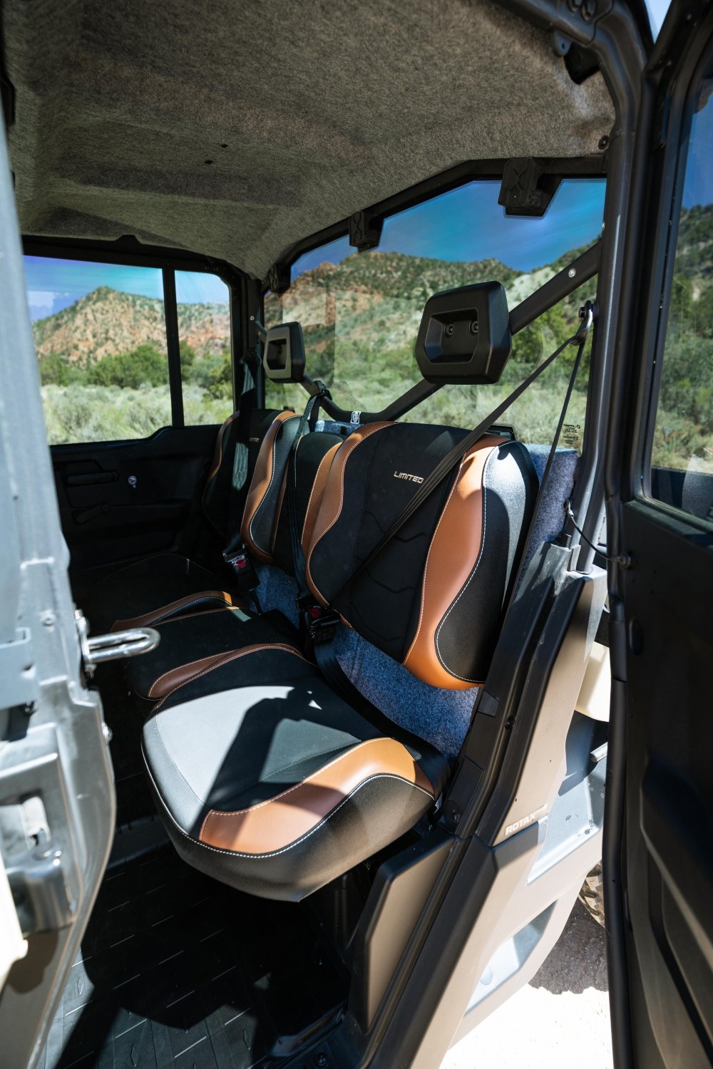 2024 Can-Am Defender MAX Limited HD10 - Image 9
