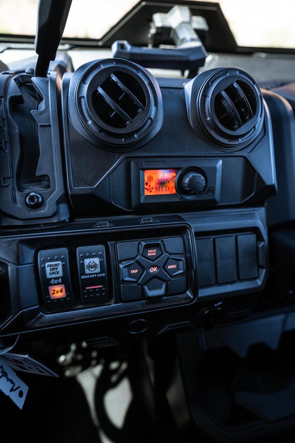 2024 Can-Am Defender MAX Limited HD10 - Image 15