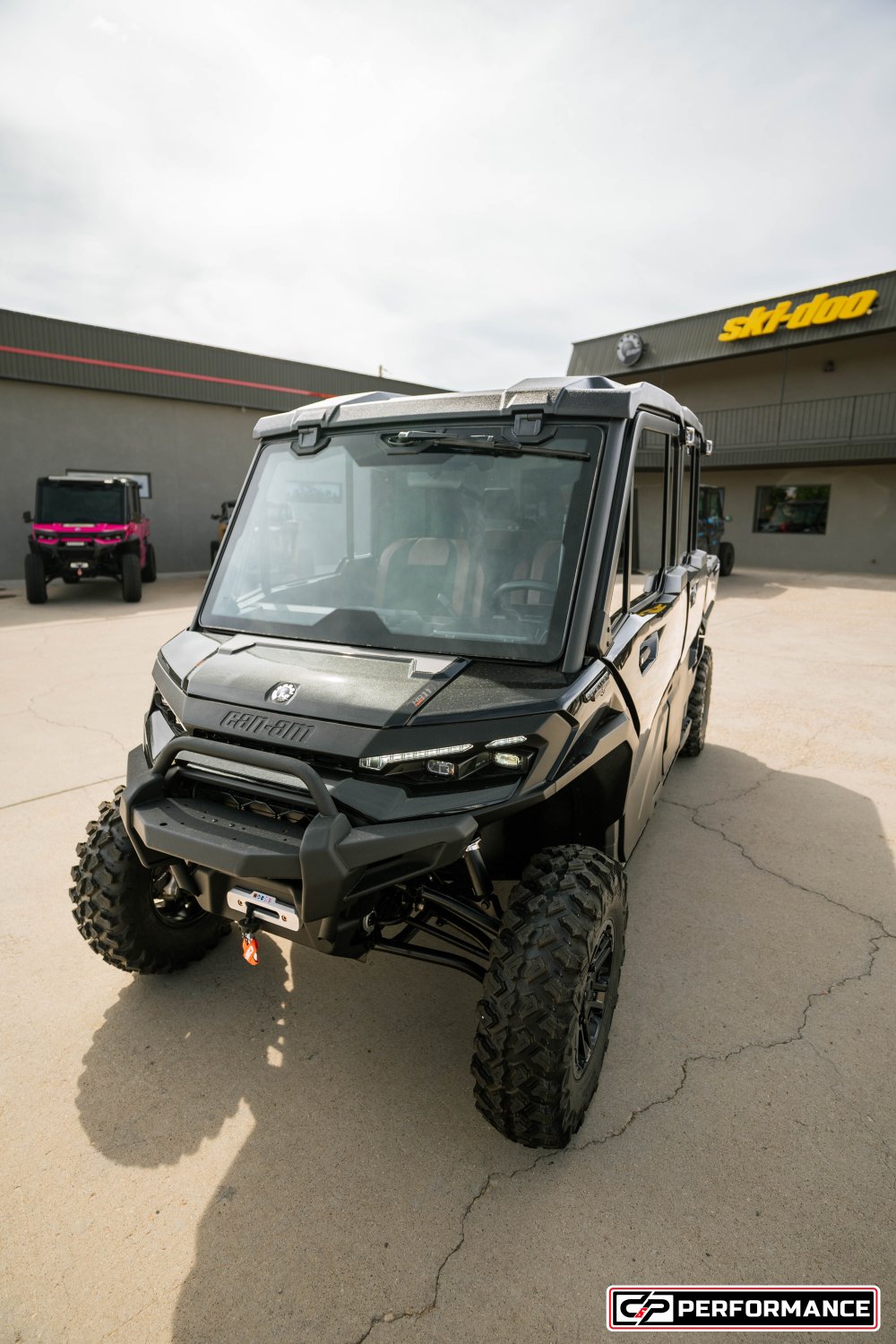 2026 CAN AM SSV DEF MAX TEXCAB 65 HD11 BK HB 26 LONE_STAR_CAB - Image 9