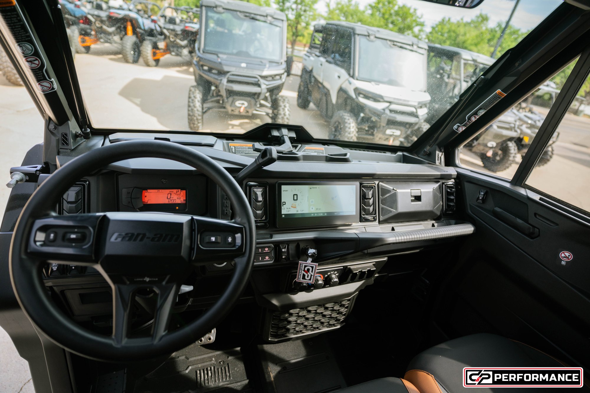 2026 CAN AM SSV DEF MAX TEXCAB 65 HD11 BK HB 26 LONE_STAR_CAB - Image 14