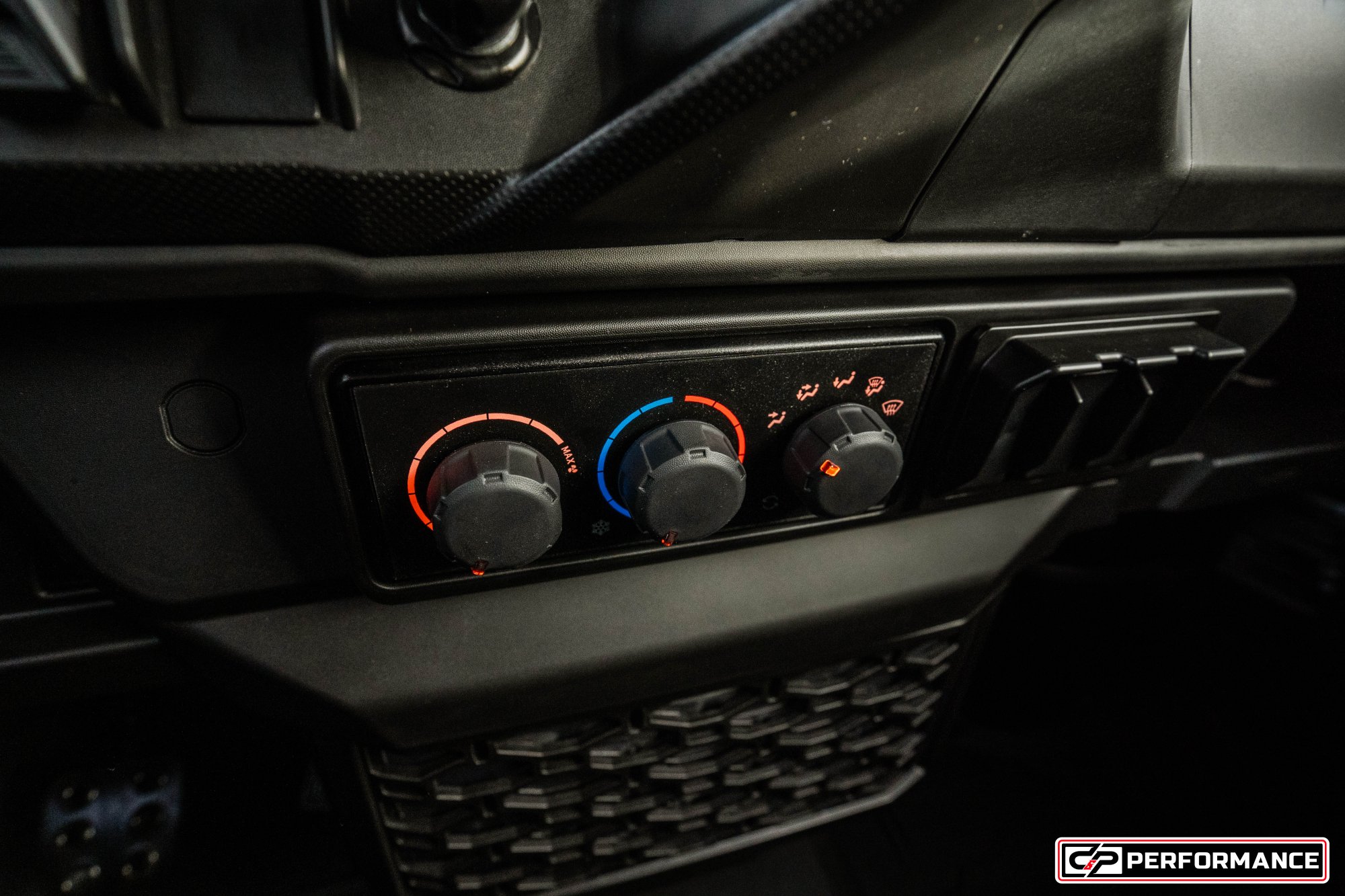 2027 CAN AM DEFENDER MAX XU LTD HD11 - Image 14